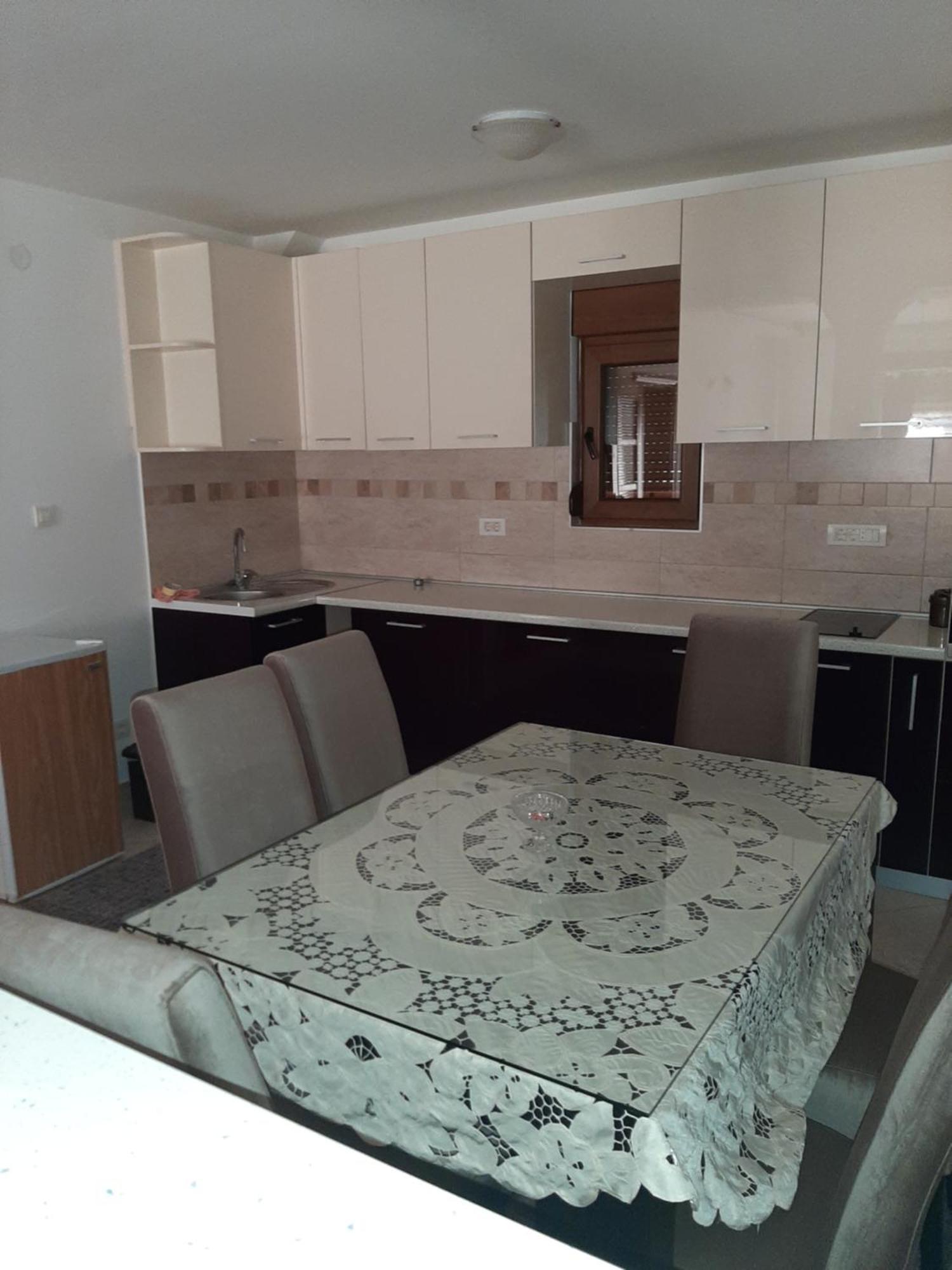 Apartmani Mia Vuksanovic Cetinje Rom bilde